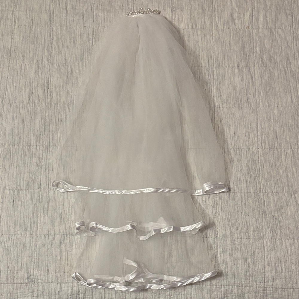 White Bridal Veil with Satin Trim
